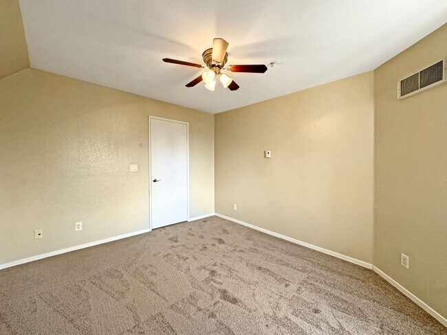 Building Photo - SD: Bright 2BD/2BA Condo in UTC with Community Pool, Gym & Reserved Parking