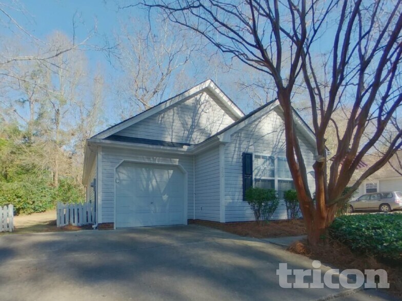 Building Photo - 562 Chisolm Way