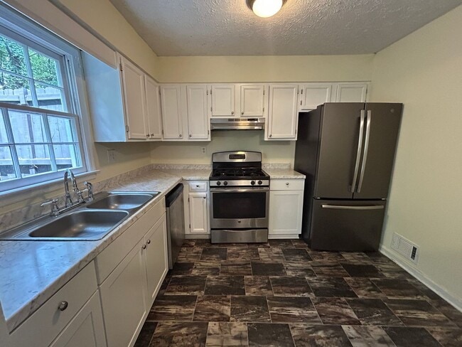 Building Photo - MORE PICTURES COMING SOON! Spacious 3 Bedr...