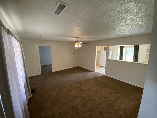 Building Photo - 3379 SW Clare Ave