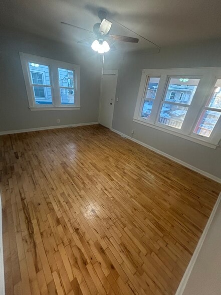 Living room - 40 Moulson St