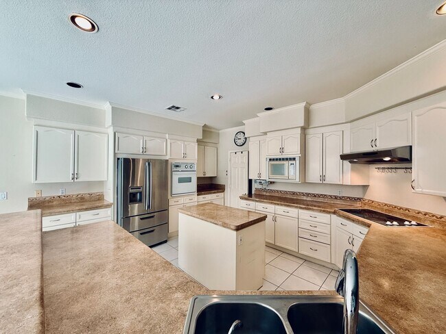 Building Photo - Partially furnished-Lovely 5 bedroom, 3 bath home in Legacy Master Series Community! $500 off fir...