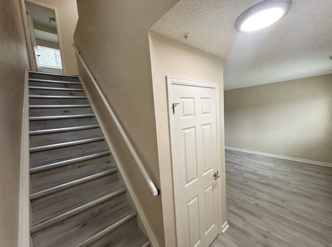 Building Photo - 626 Walden Cir