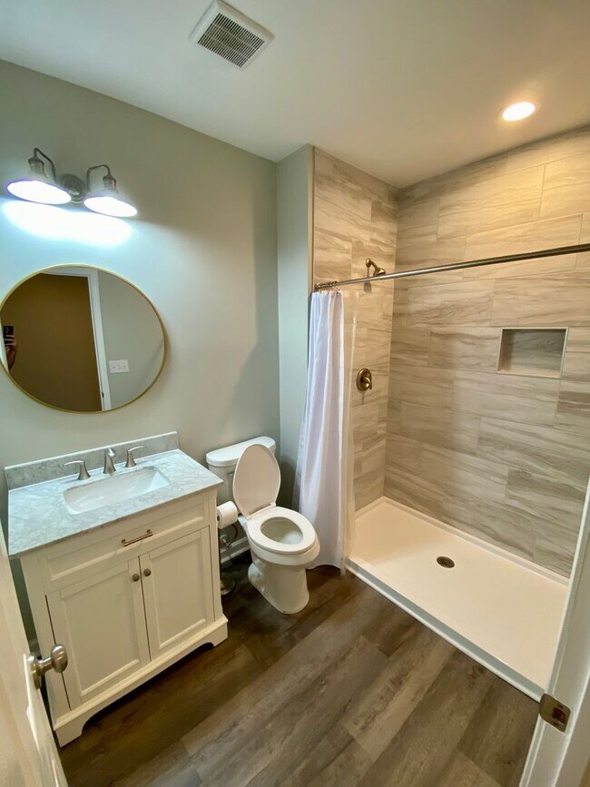 Building Photo - 2425 Laurel Falls Ln