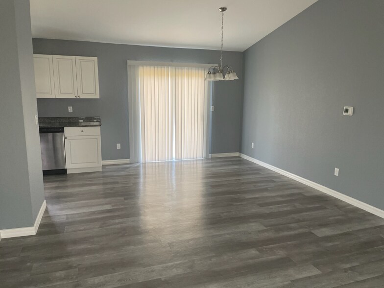 Building Photo - 219 Locust Ln