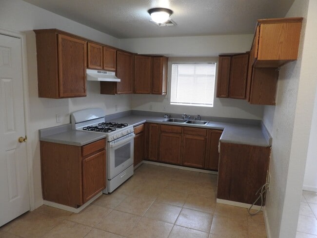 Building Photo - Three bedroom home