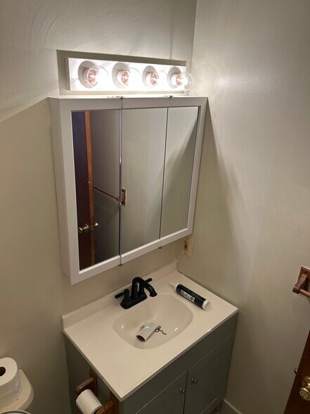 Building Photo - 613 Boulevard