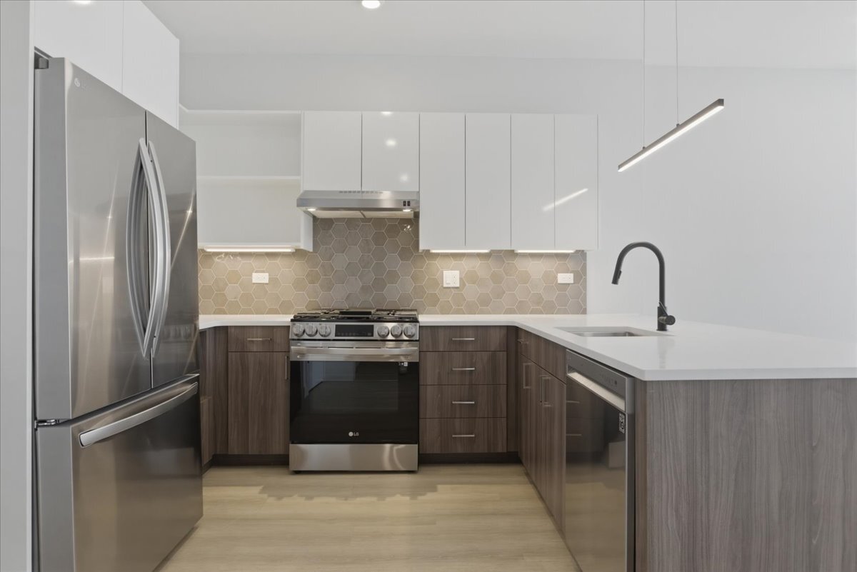 Building Photo - 948 W Sunnyside Ave