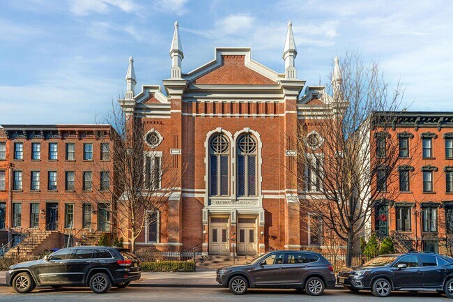 Building Photo - 304 Pavonia Ave