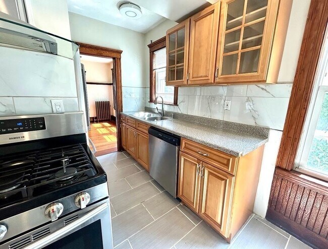 Building Photo - 41 Dunbar Ave