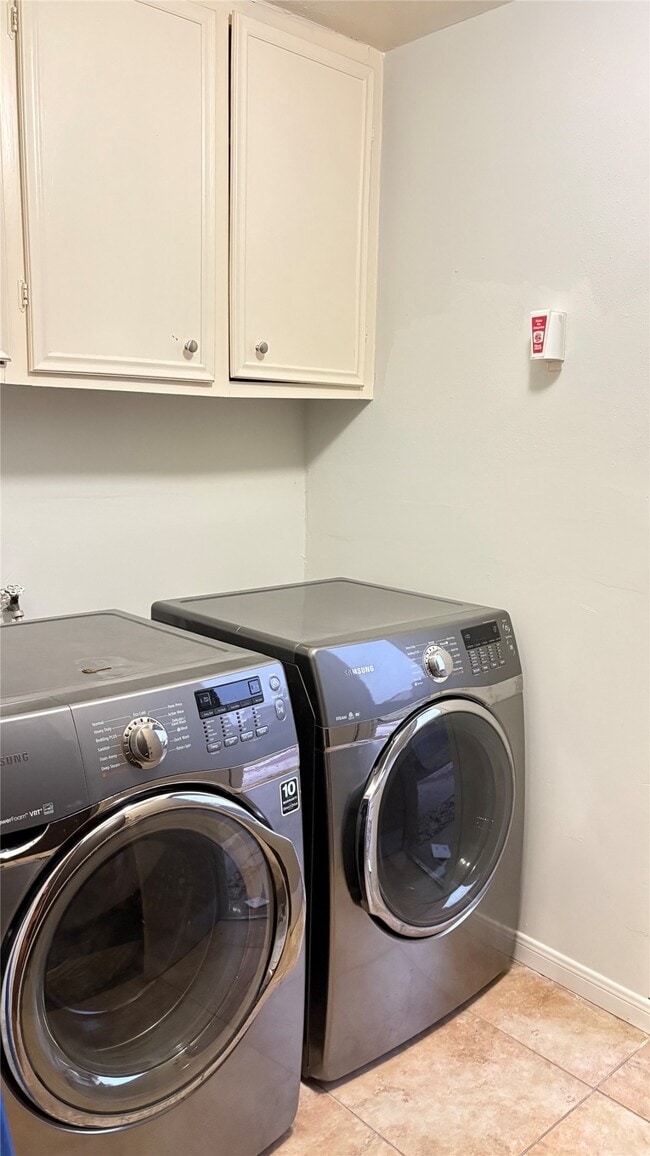 Building Photo - 13914 Oakwood Ln