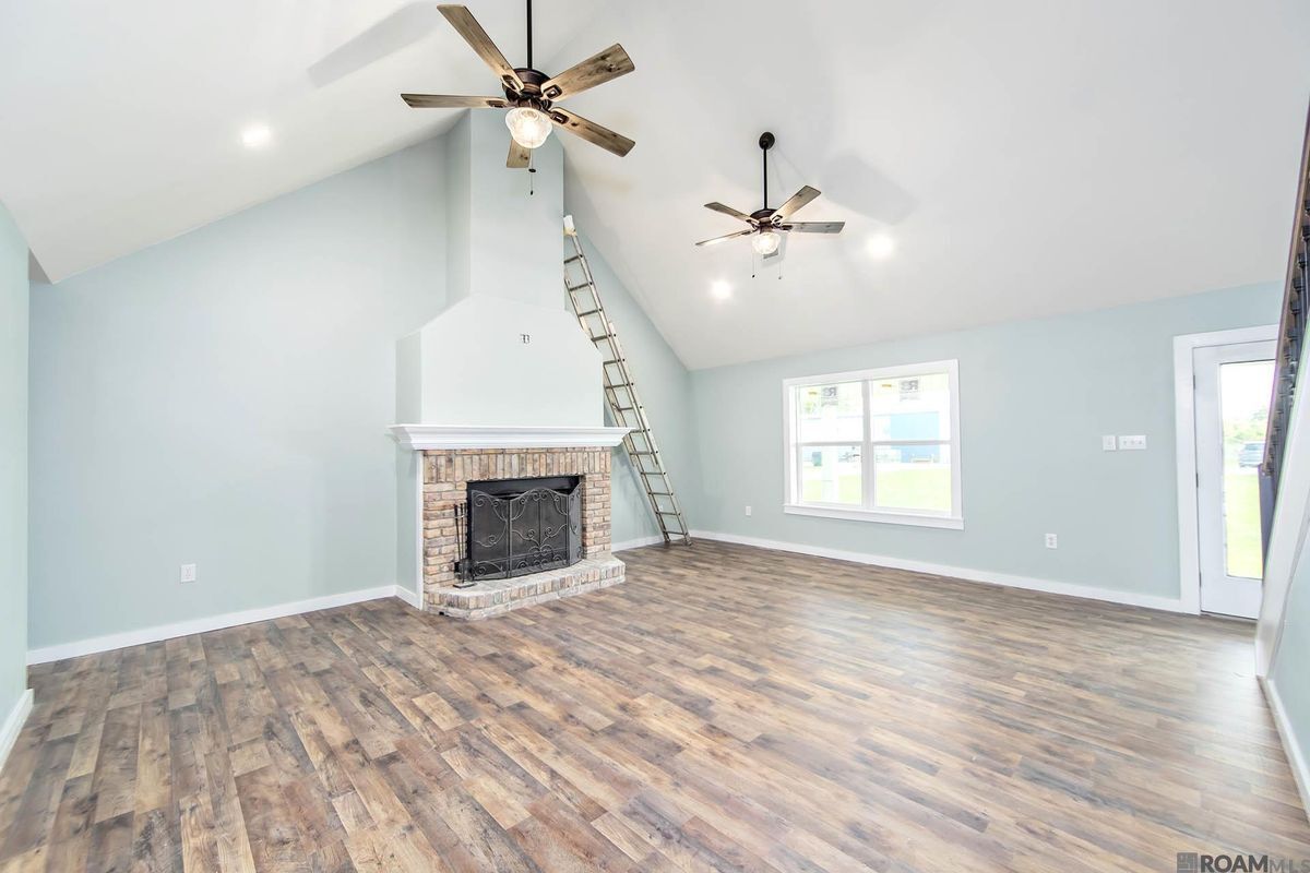 Building Photo - 10340 LA-1