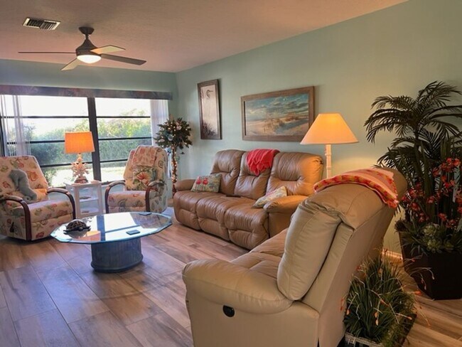 Building Photo - Bring your dog!  2 bedroom, 2 bath, Single family home in South Venice