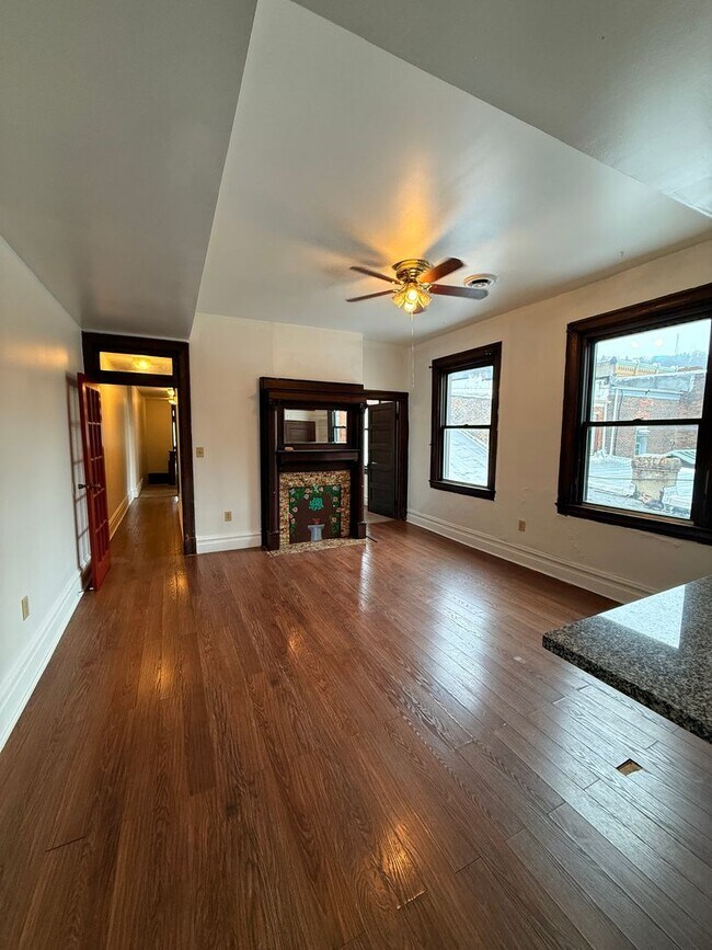 Building Photo - 1309 E Carson St