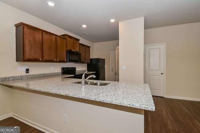 Building Photo - 220 Augusta Woods Dr