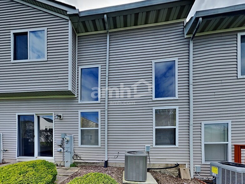 Building Photo - 21558 Eich Dr