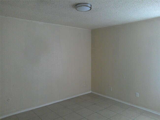 Building Photo - 5771 Easthampton Dr