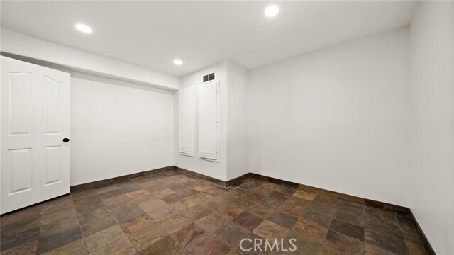 Building Photo - 521 Avenue C