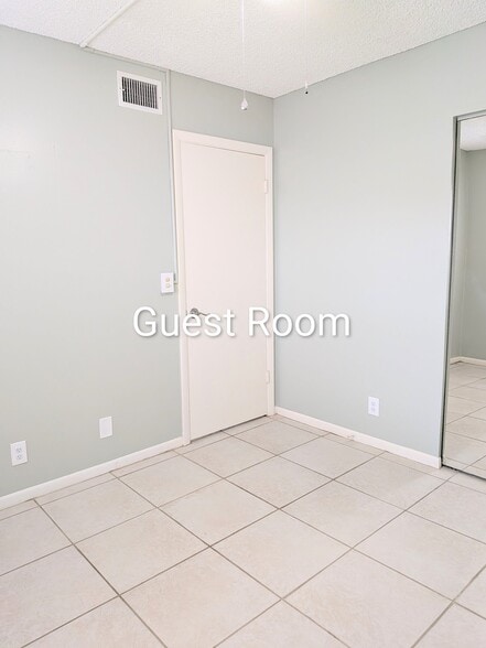 Building Photo - 7190 Golf Colony Ct