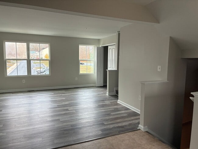 Building Photo - Beautiful 2019 End-of-Group Townhome – 3 Bed, 2 Bath, 1-Car Garage