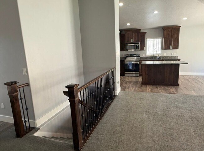 Building Photo - 7081 Hollow View Ct
