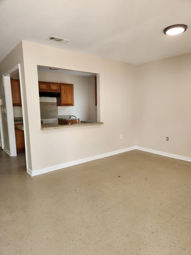 Building Photo - House for Rent