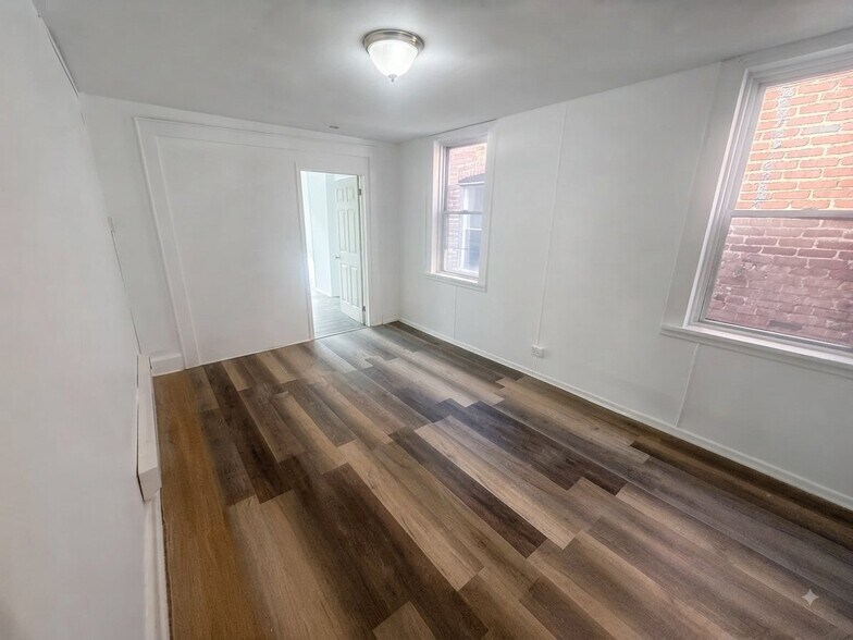Building Photo - 106 S Essex Ave