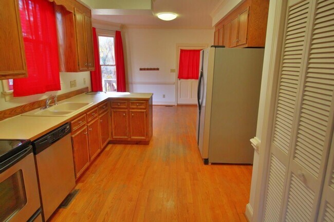 Building Photo - Spectacular & Spacious 4 Bedroom, 3 Bathroom Home in Durham with 1st Floor Bedroom!