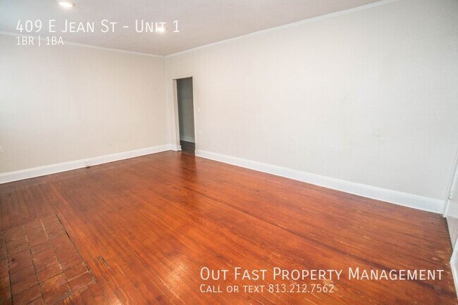 Building Photo - 409 E Jean St