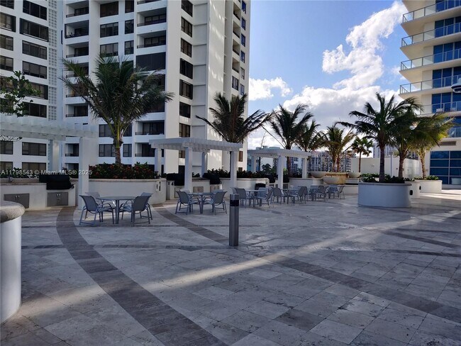 Building Photo - 3101 S Ocean Dr