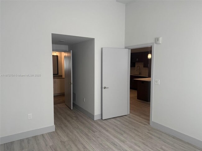 Building Photo - 9000 Ramblewood Dr