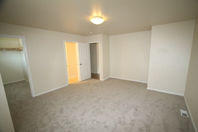 Building Photo - 3 Bedroom Eagle River Townhouse!
