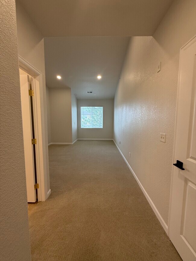 Building Photo - 8520 S Holland Ln