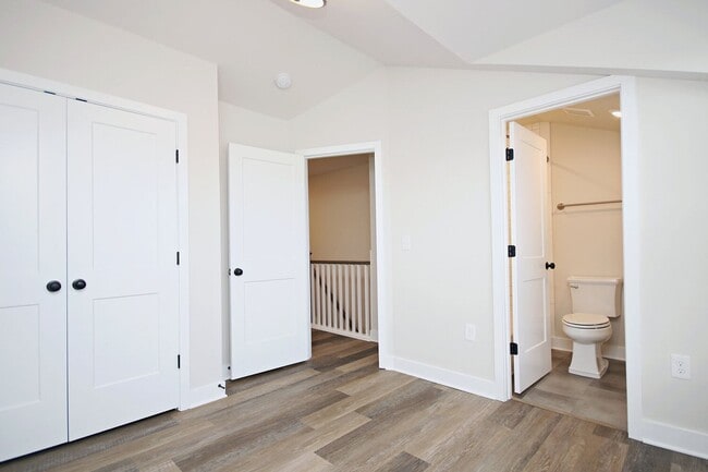 Building Photo - Dog-Friendly Old Trail Townhome