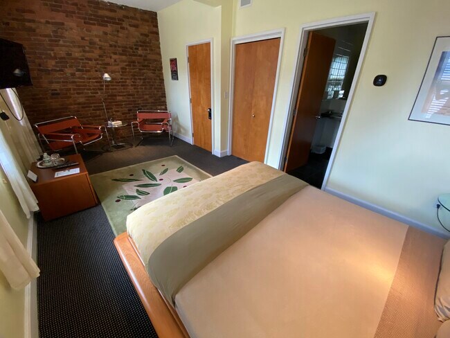 Building Photo - 116 W Newton St