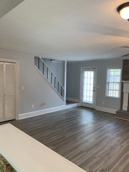 Building Photo - 278 Shaded Oaks Ln SE