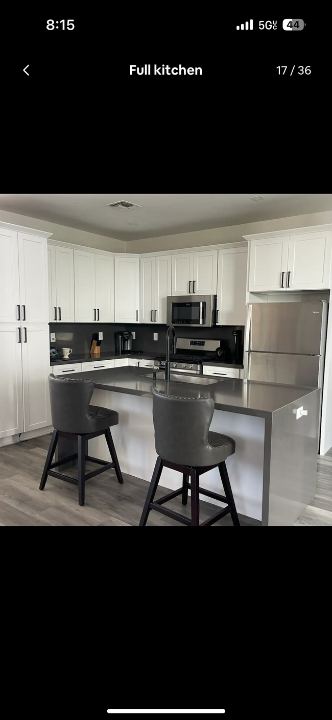 Kitchen with high counter top - 1125 N 11th St