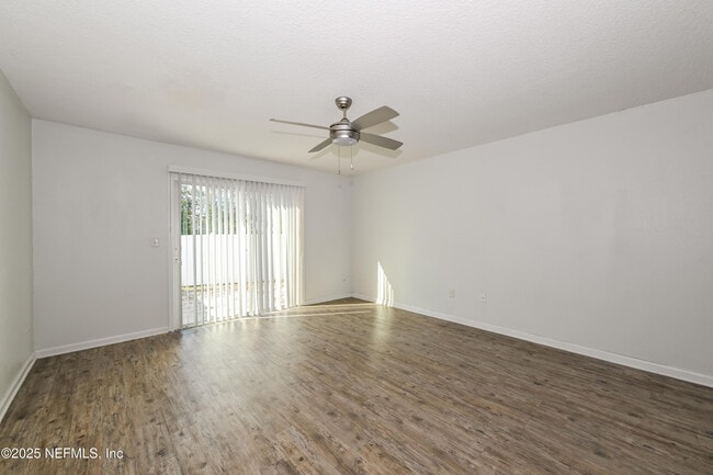 Building Photo - 524 Eiseman Wy