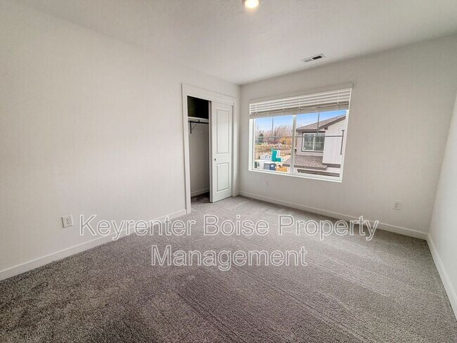 Building Photo - 4100 W Cirrus Ln