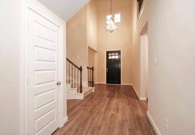 Building Photo - 17685 Martin Crk Ln