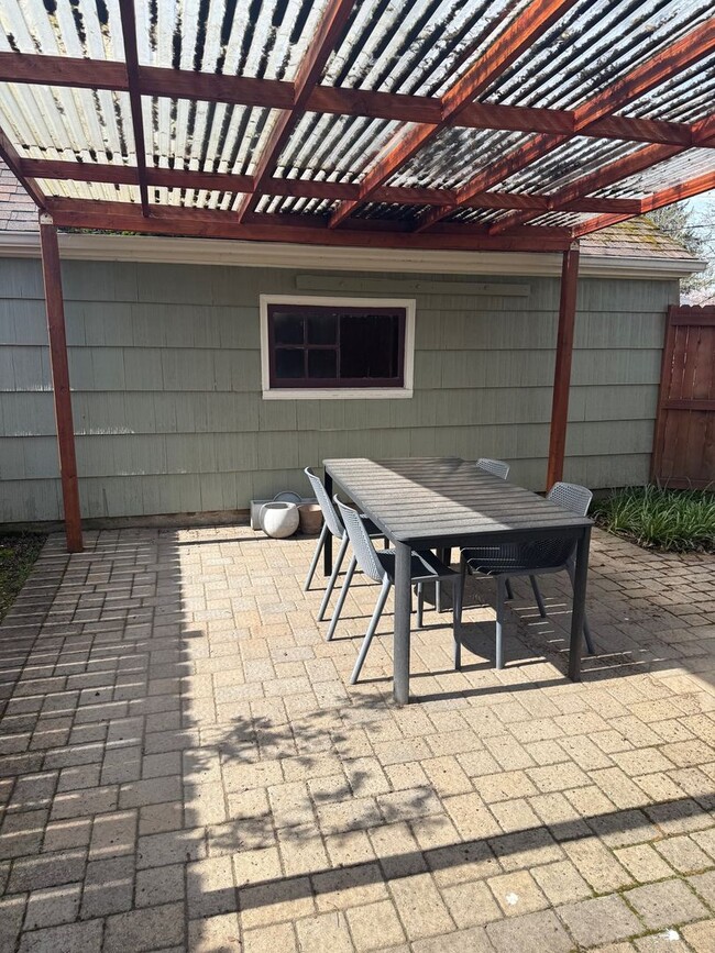 Building Photo - The Cozy Corner