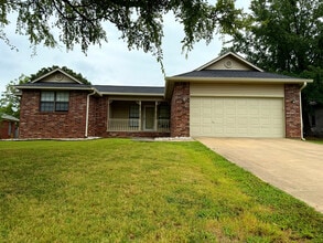 Building Photo - 305 Preston Dr