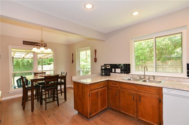 Building Photo - 1101 Deep Wood Dr