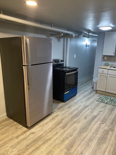 Kitchen - 4865 W Concord Pl