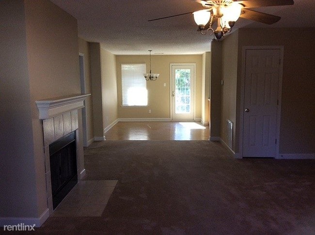 Building Photo - 6400 Pinnacle Valley Rd