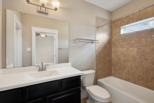 Building Photo - 803 Algona Ave