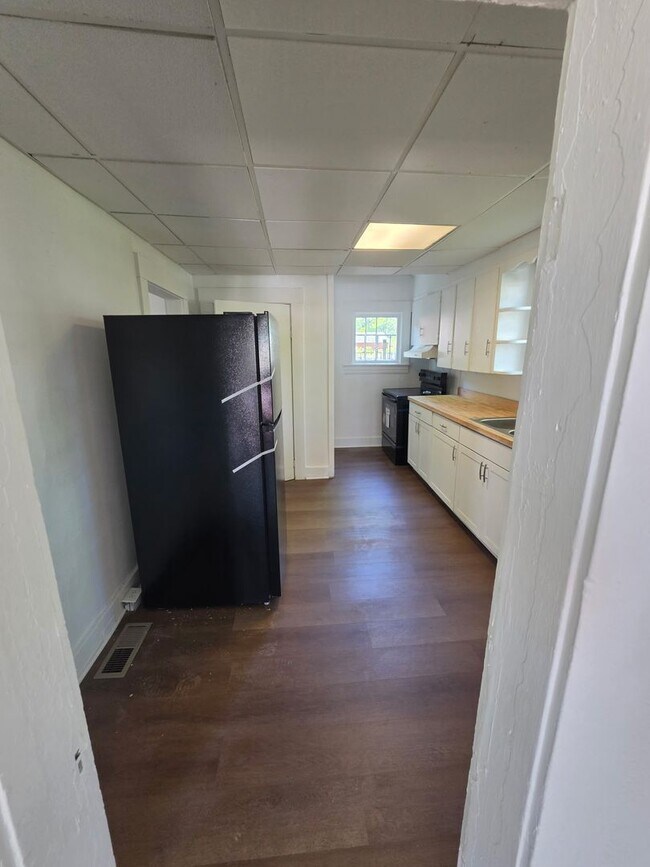 Building Photo - 3 br 1 bath house