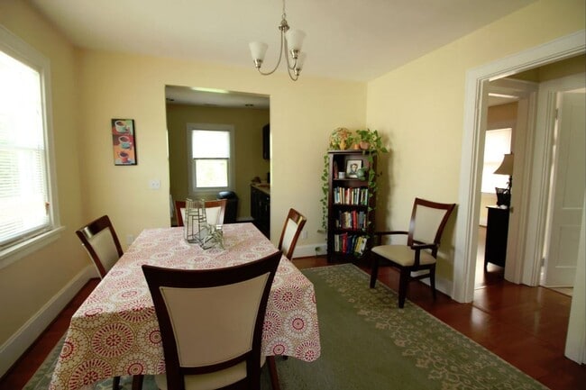 Building Photo - Lysle