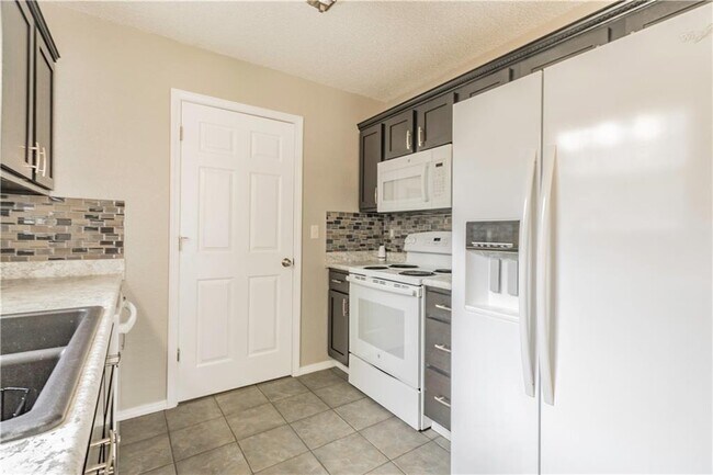 Building Photo - 1245 S Camellia Ln