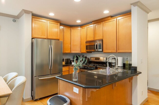 Building Photo - 316 19th Ave